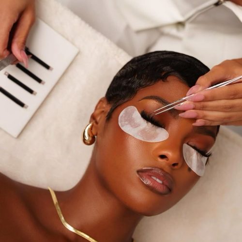 LASH TECH / EYEBROWS